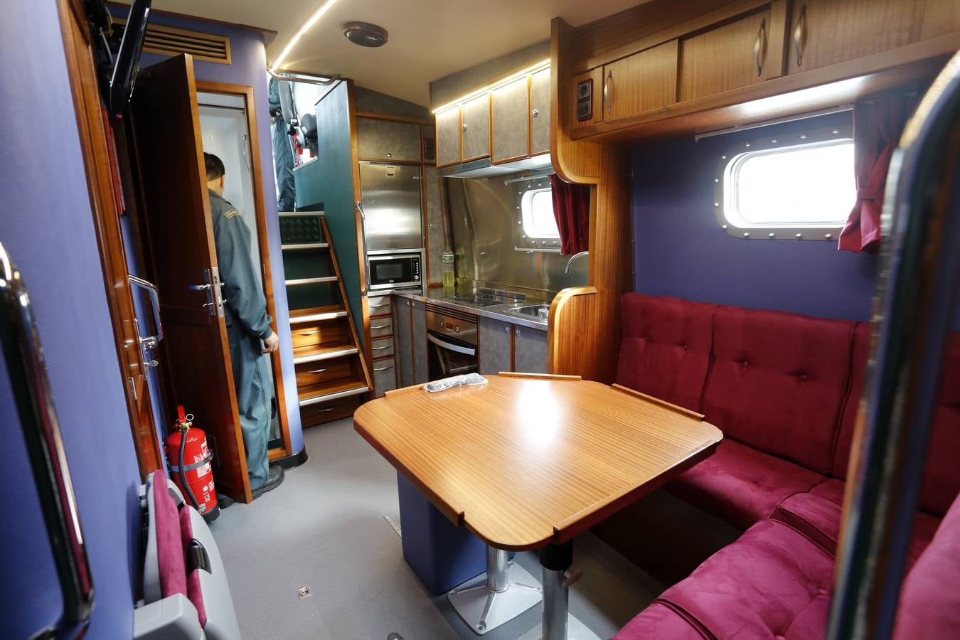 El ministro de Interior visita en Gijón la nueva embarcación de la Guardia Civil