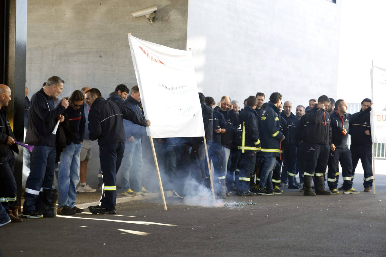 Los bomberos de Asturias protestan por la falta de medios