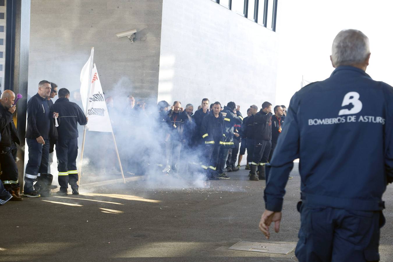 Los bomberos de Asturias protestan por la falta de medios