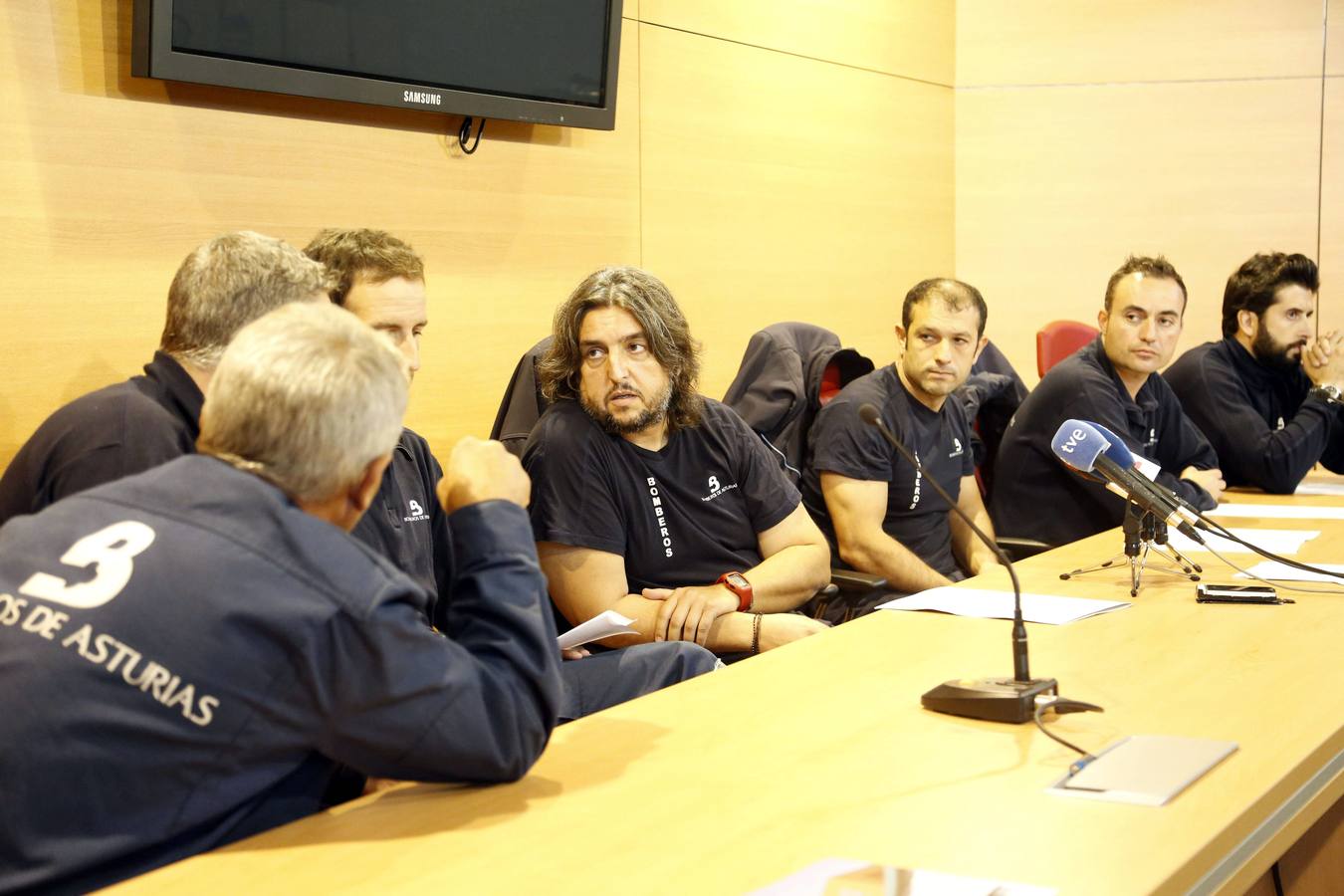 Los bomberos de Asturias protestan por la falta de medios