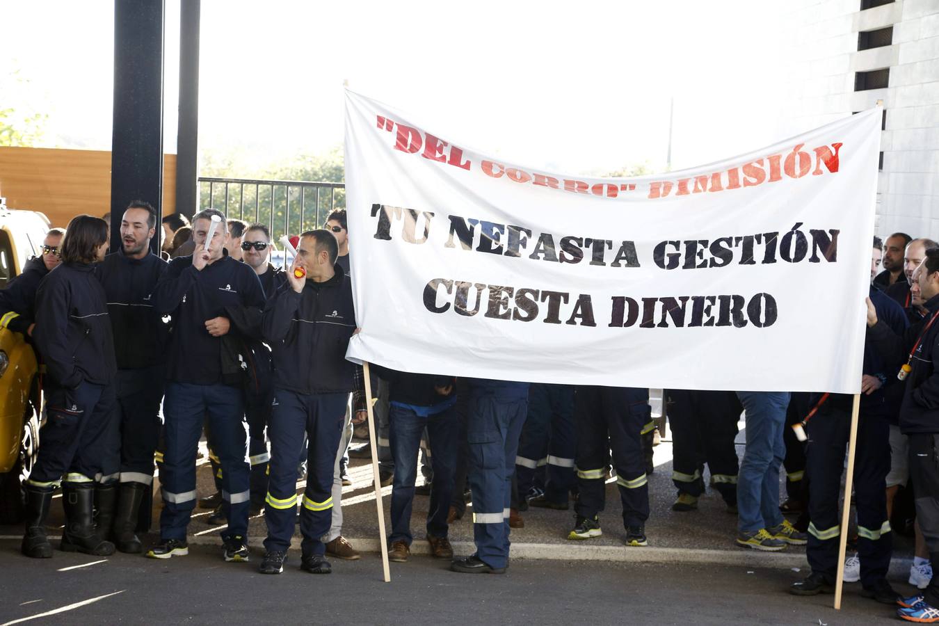 Los bomberos de Asturias protestan por la falta de medios