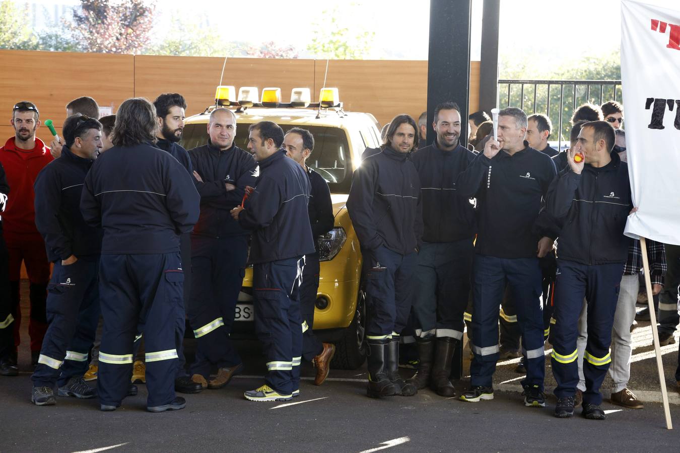 Los bomberos de Asturias protestan por la falta de medios