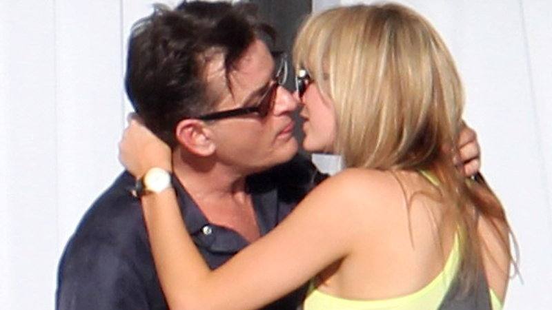 Brett Rossi y Charlie Sheen, un año loco