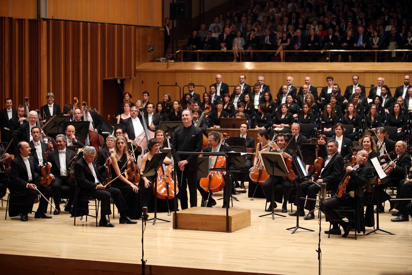 Los Reyes de España llegan a Oviedo para presidir los Premios Príncipe de Asturias