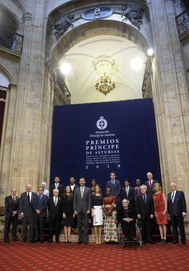 Los Reyes reciben en audiencia a los galardonados con los Premios Príncipe de Asturias 2014