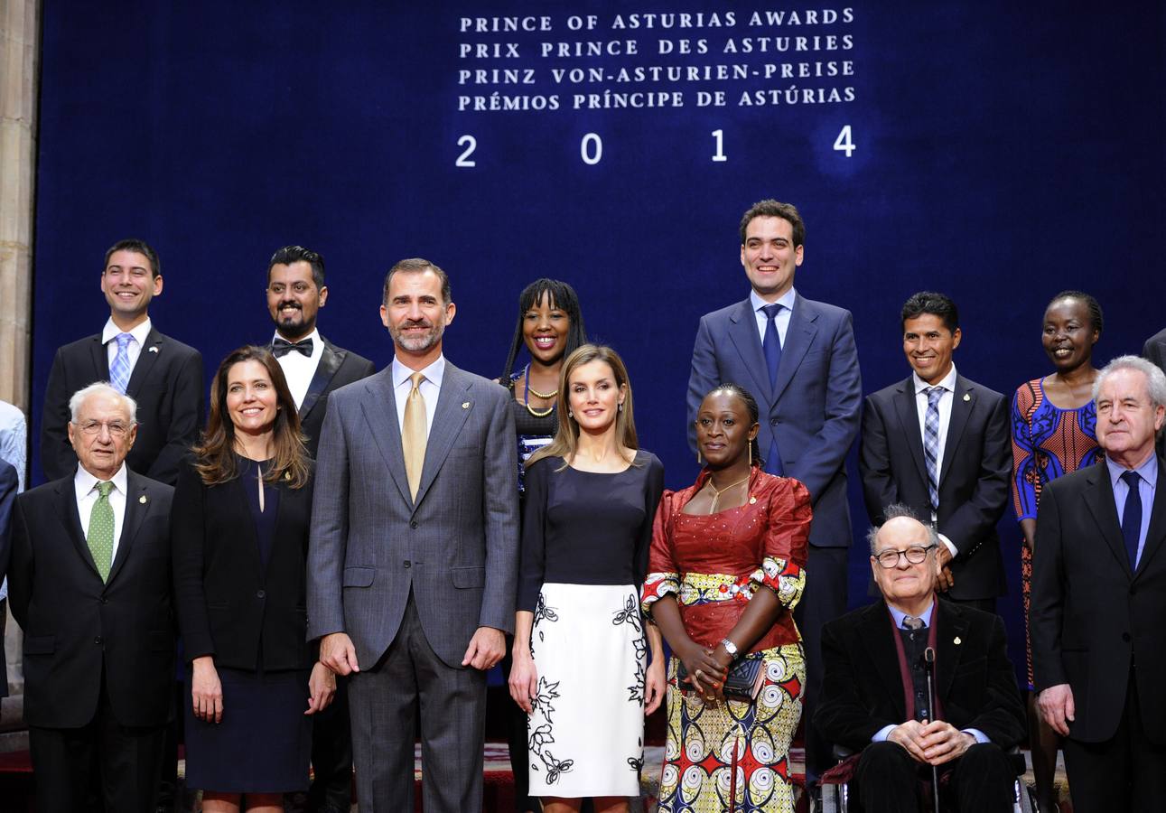 Los looks de la Reina Letizia en los Premios Príncipe de Asturias 2014