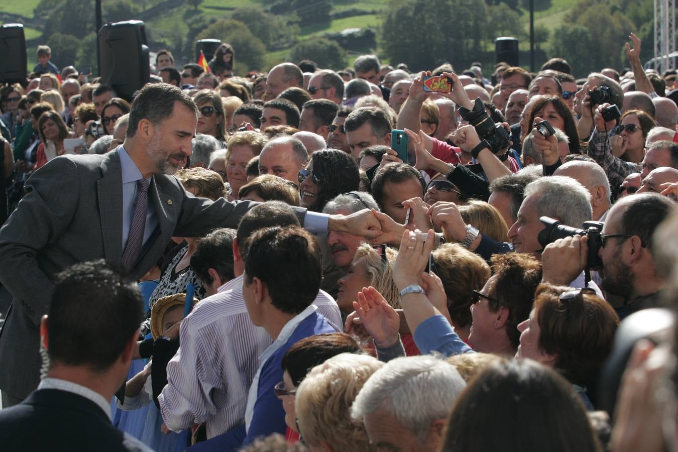 Los Reyes visitan Boal para entregar el Premio al Pueblo Ejemplar 2014