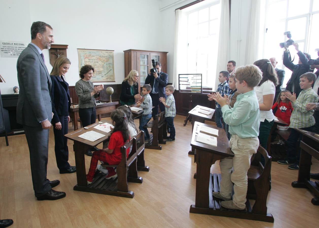 Los Reyes visitan Boal para entregar el Premio al Pueblo Ejemplar 2014