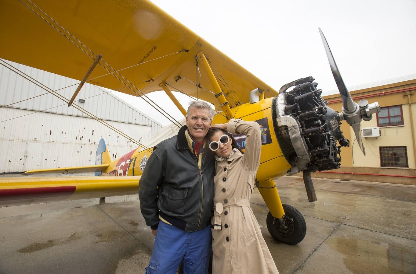 Ainhoa Sánchez baila sobre las alas de un avión en vuelo