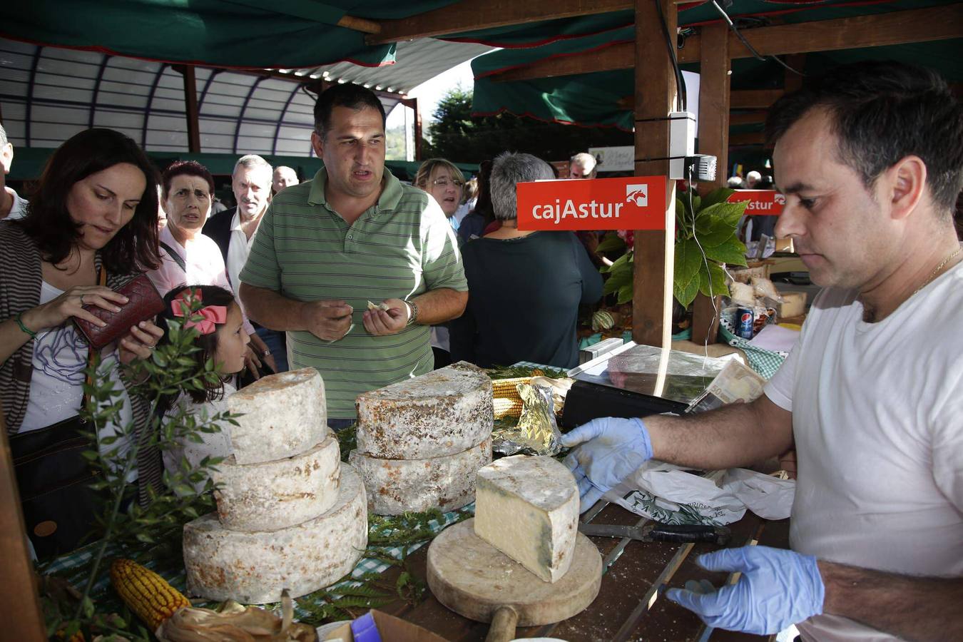 Certamen del queso Gamonéu en Benia de Onís