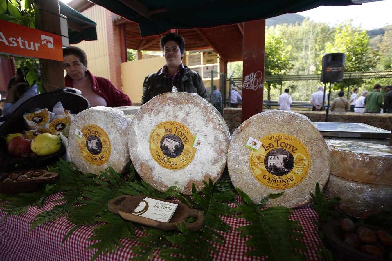 Certamen del queso Gamonéu en Benia de Onís