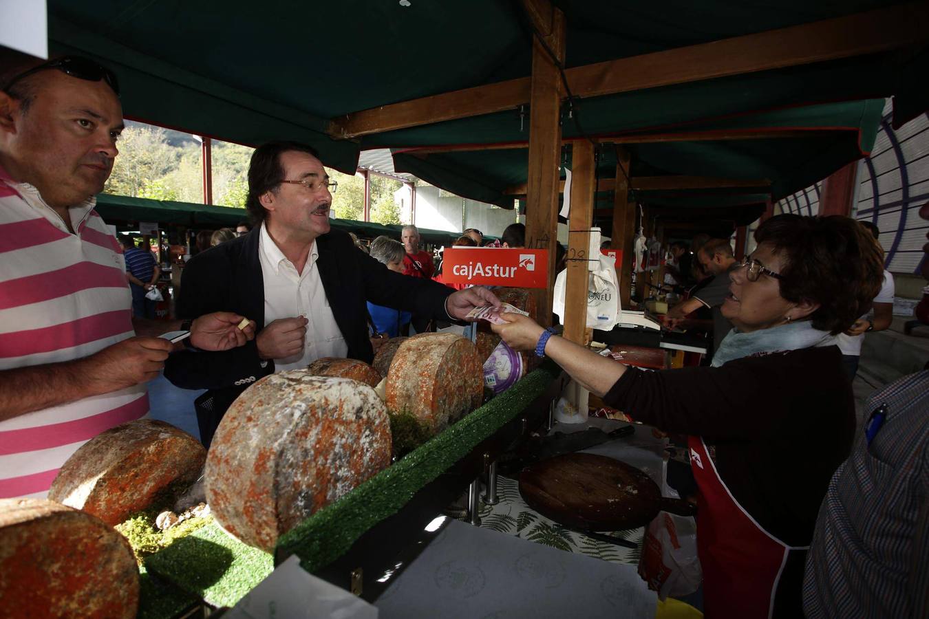 Certamen del queso Gamonéu en Benia de Onís