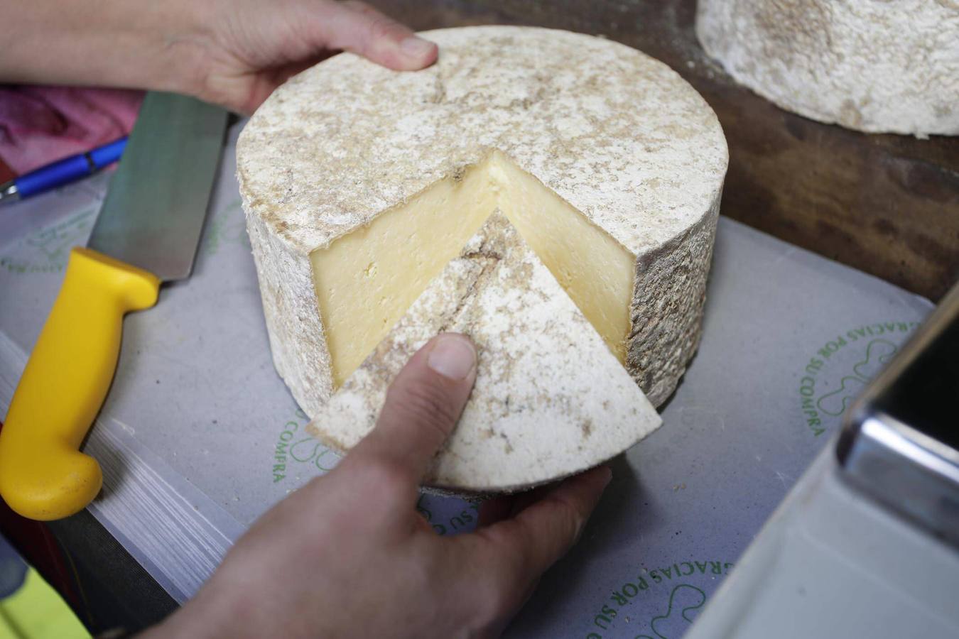 Certamen del queso Gamonéu en Benia de Onís