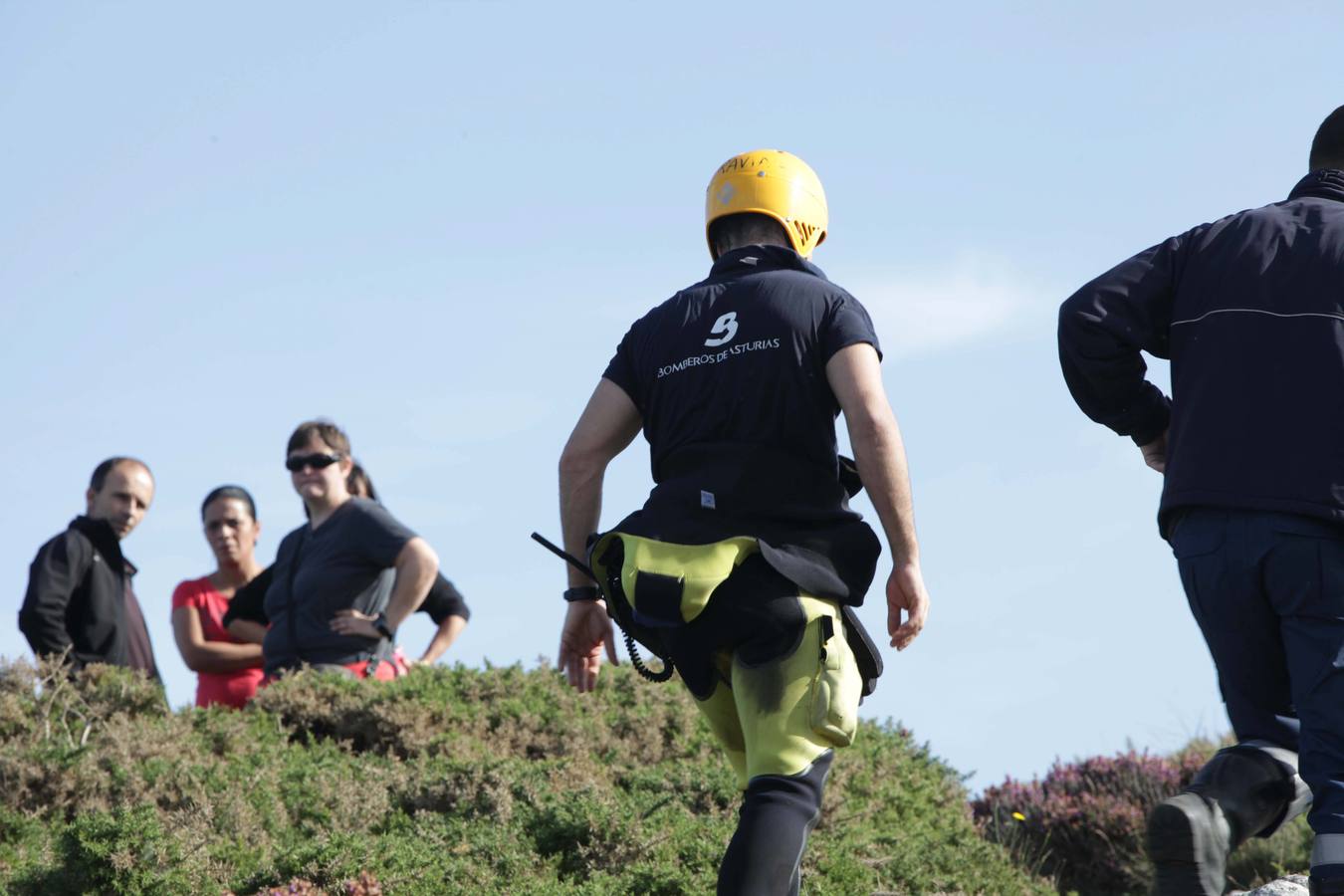 Labores de búsqueda del percebero desaparecido en Castrillón