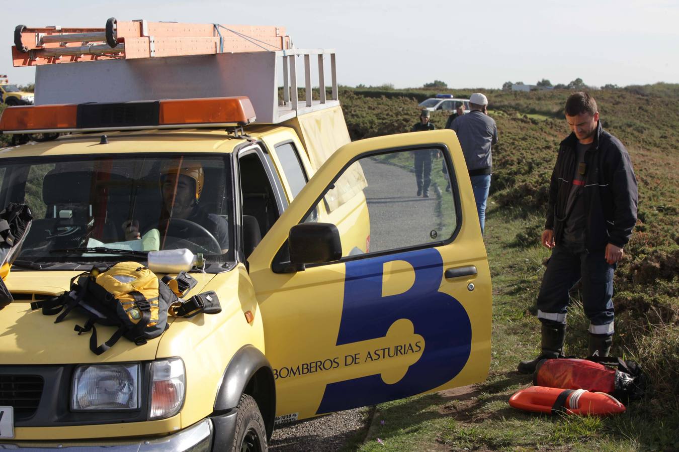 Labores de búsqueda del percebero desaparecido en Castrillón