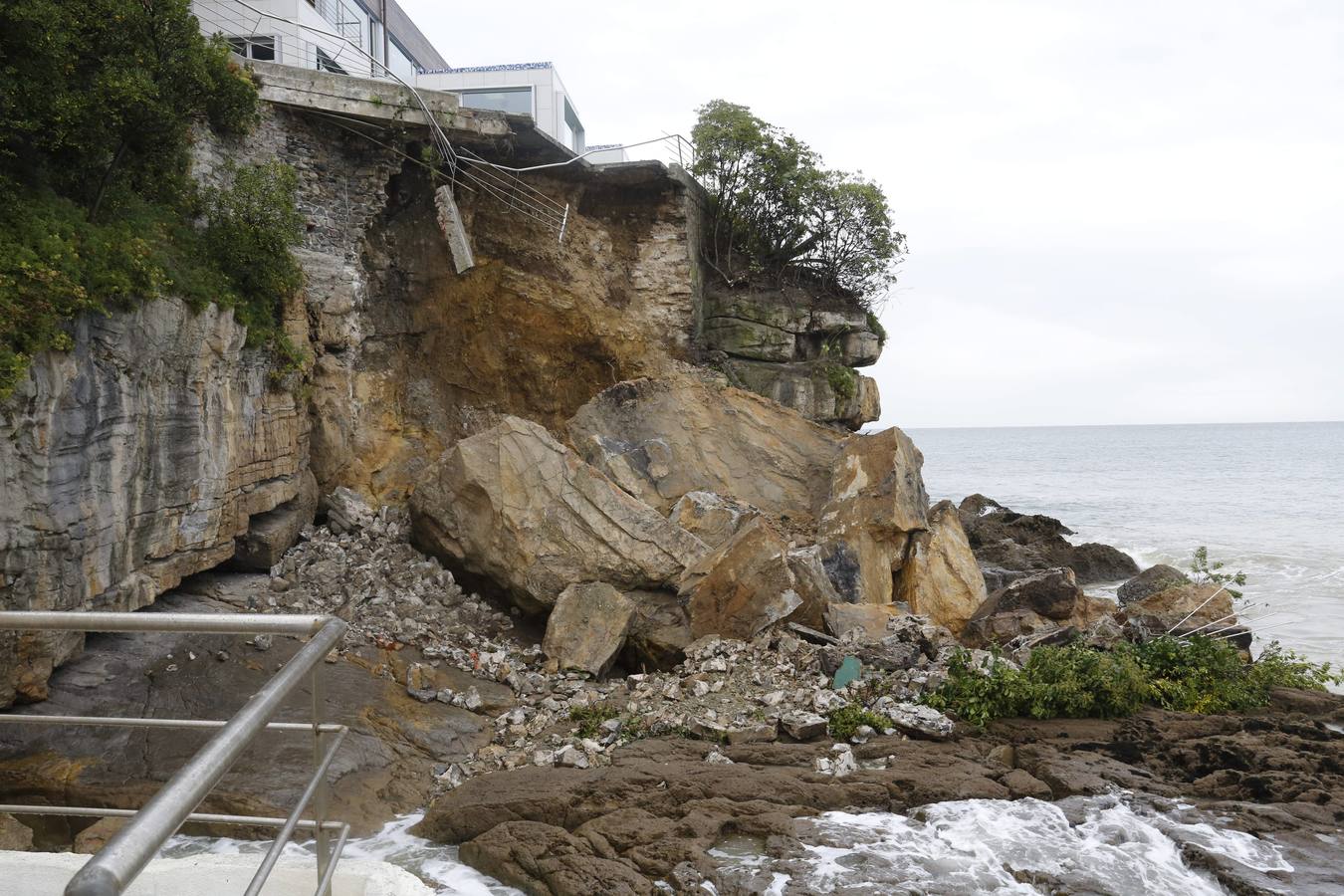 Desprendimiento en el Club de Regatas de Gijón