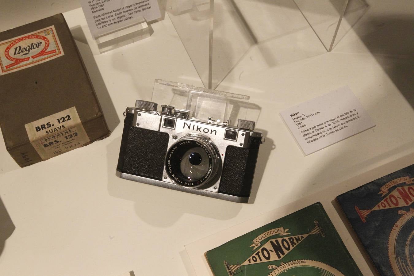 El Museo del Pueblo de Asturias repasa la historia de las cámaras fotográficas