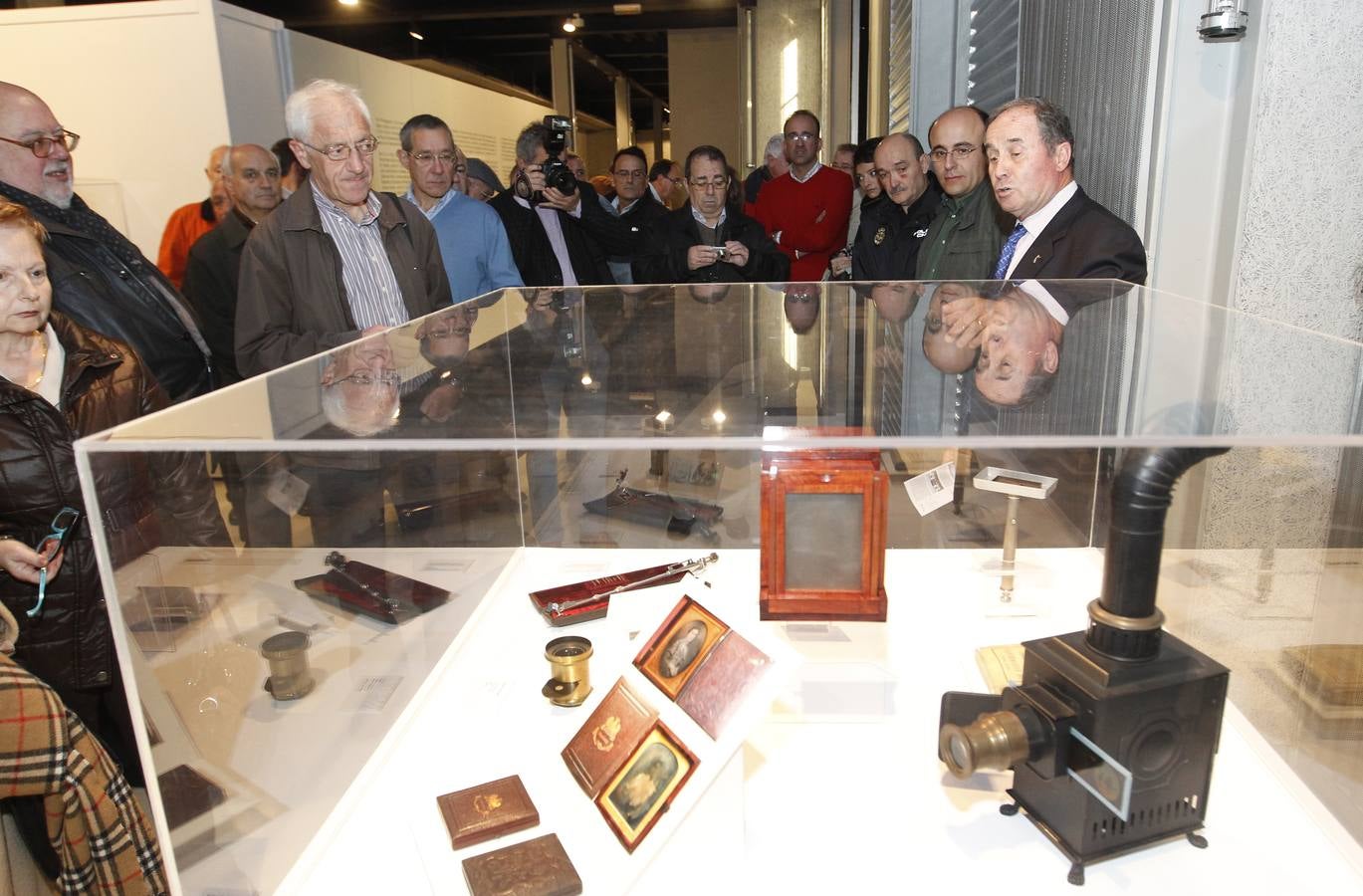 El Museo del Pueblo de Asturias repasa la historia de las cámaras fotográficas