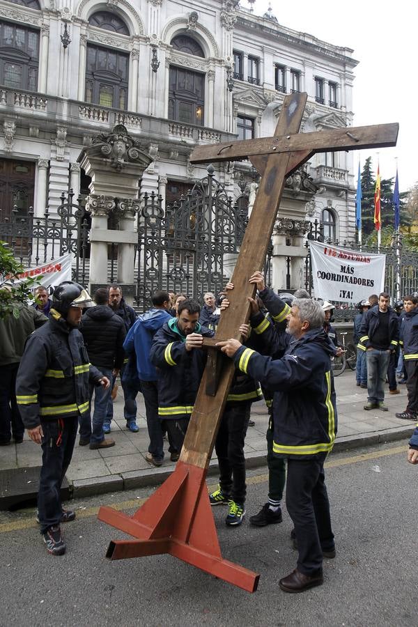 Bomberos de Asturias protesta por la reducción de efectivos
