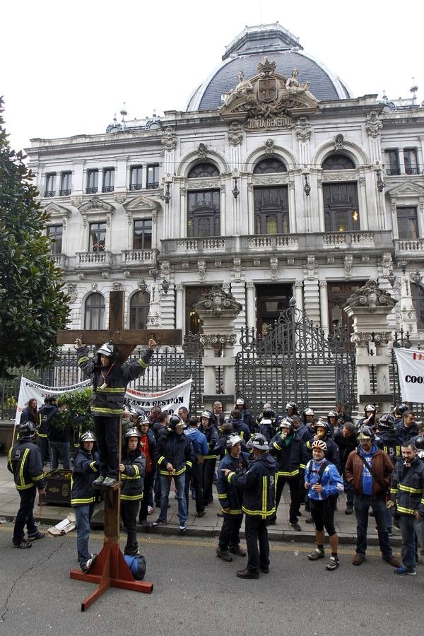Bomberos de Asturias protesta por la reducción de efectivos