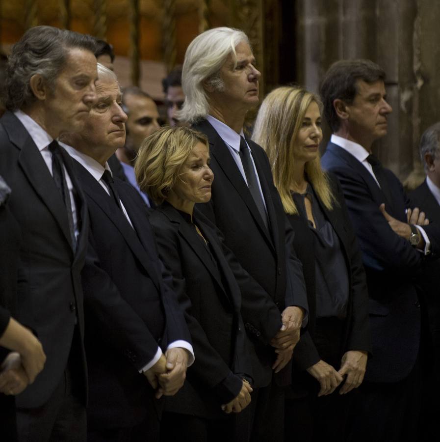 Una catedral abarrotada para despedir a la duquesa