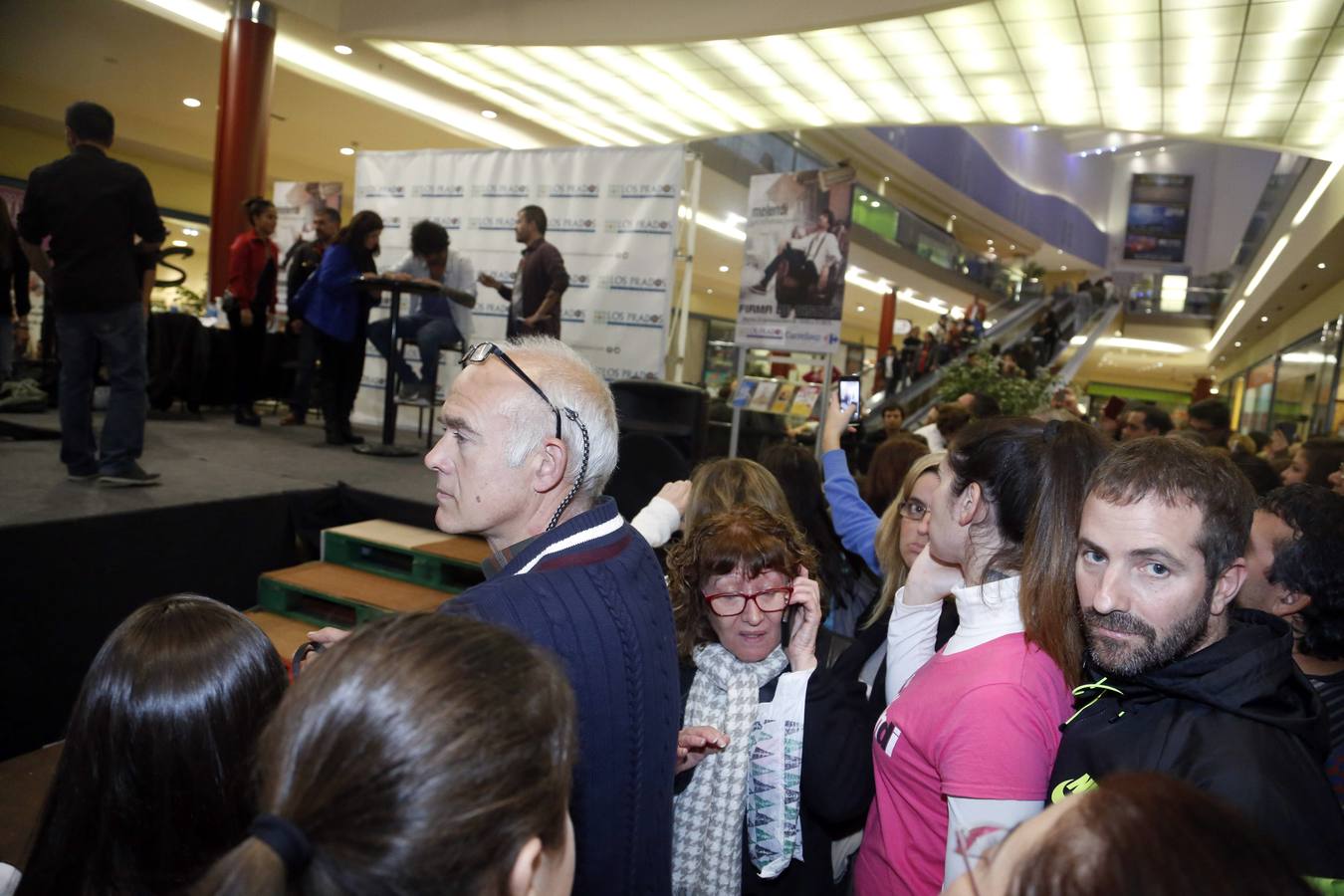 Melendi firma discos en Oviedo