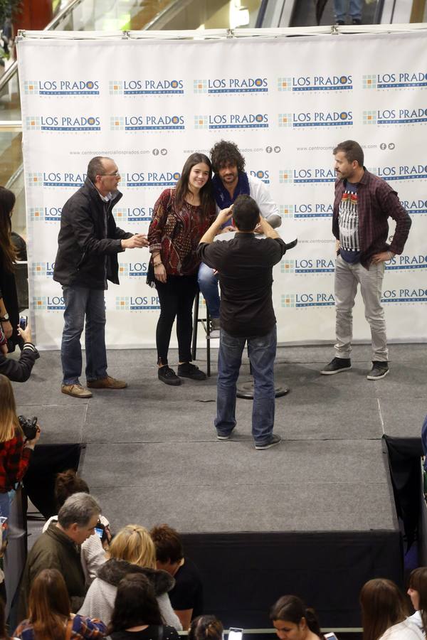 Melendi firma discos en Oviedo