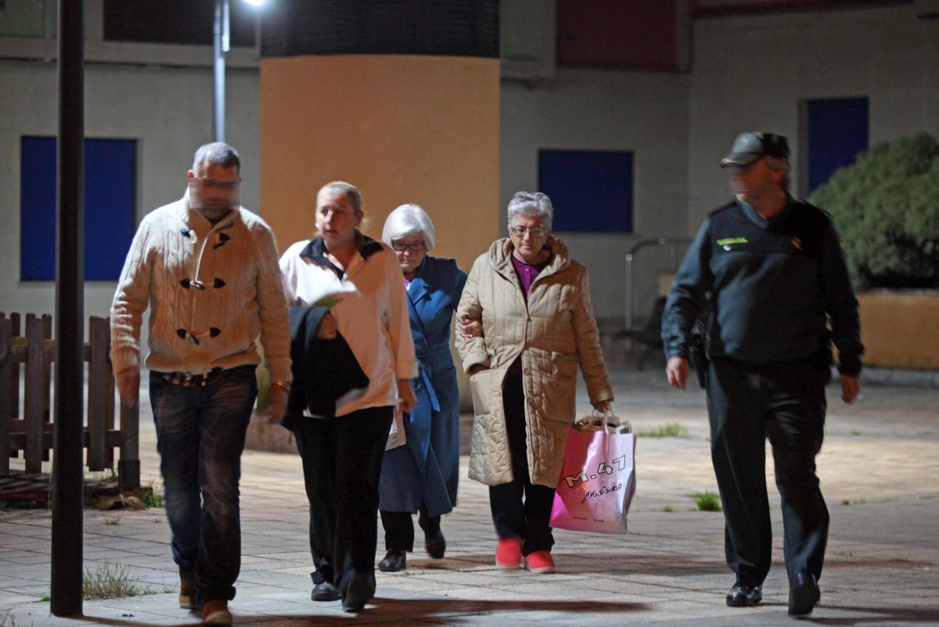 Vecinos de la zona donde fueron encontradas las niñas, desolados.