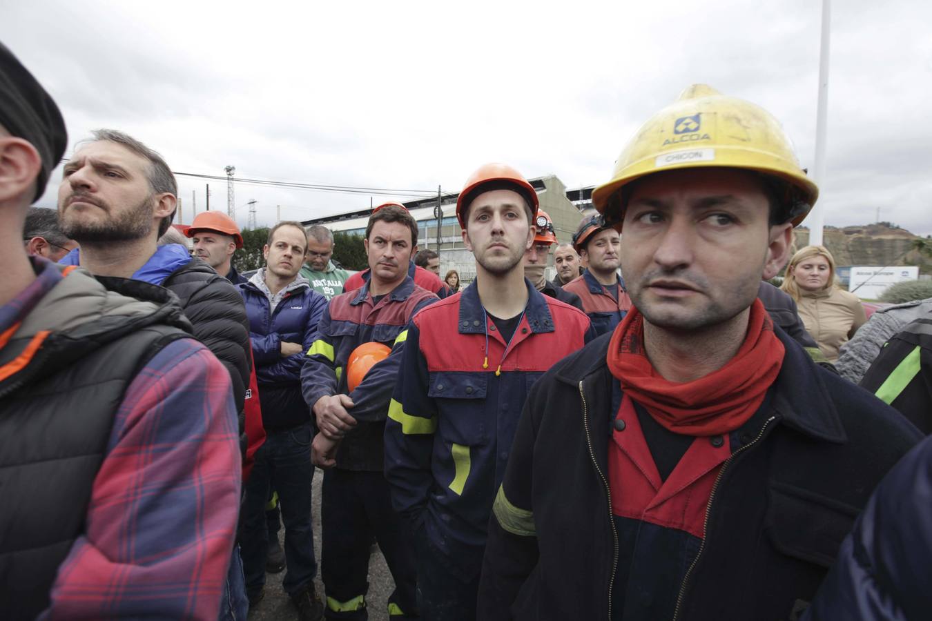 Concentración de los trabajadores de Alcoa ante el anuncio de despidos masivos