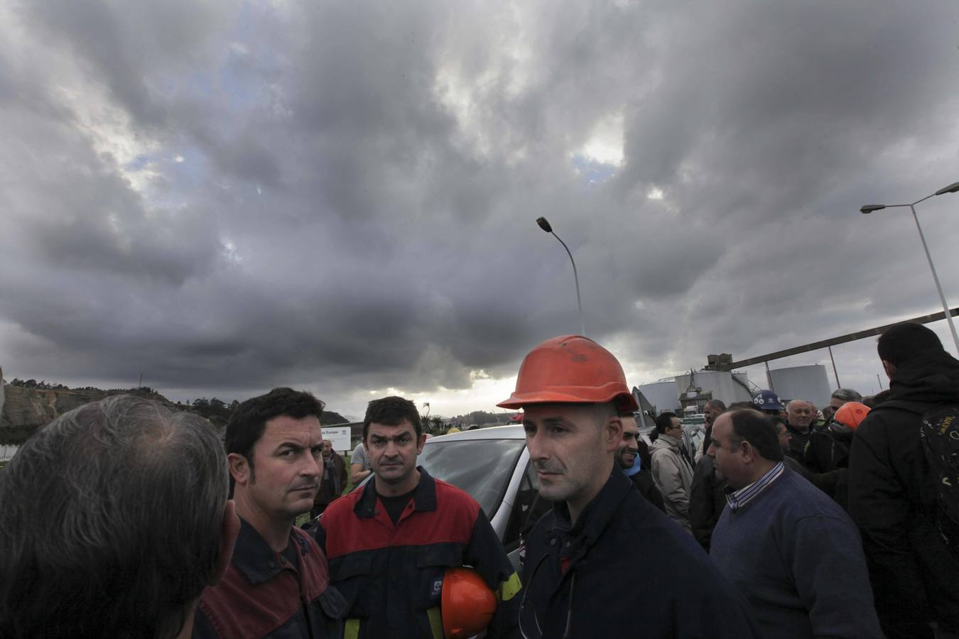 Concentración de los trabajadores de Alcoa ante el anuncio de despidos masivos