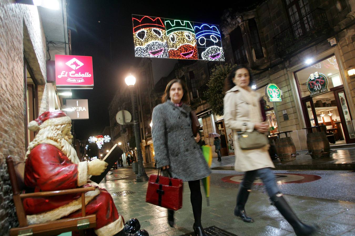 Gijón enciende la iluminación de Navidad