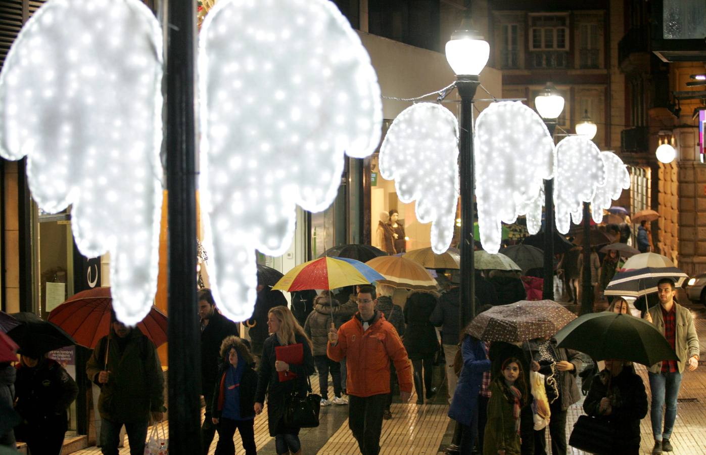 Gijón enciende la iluminación de Navidad