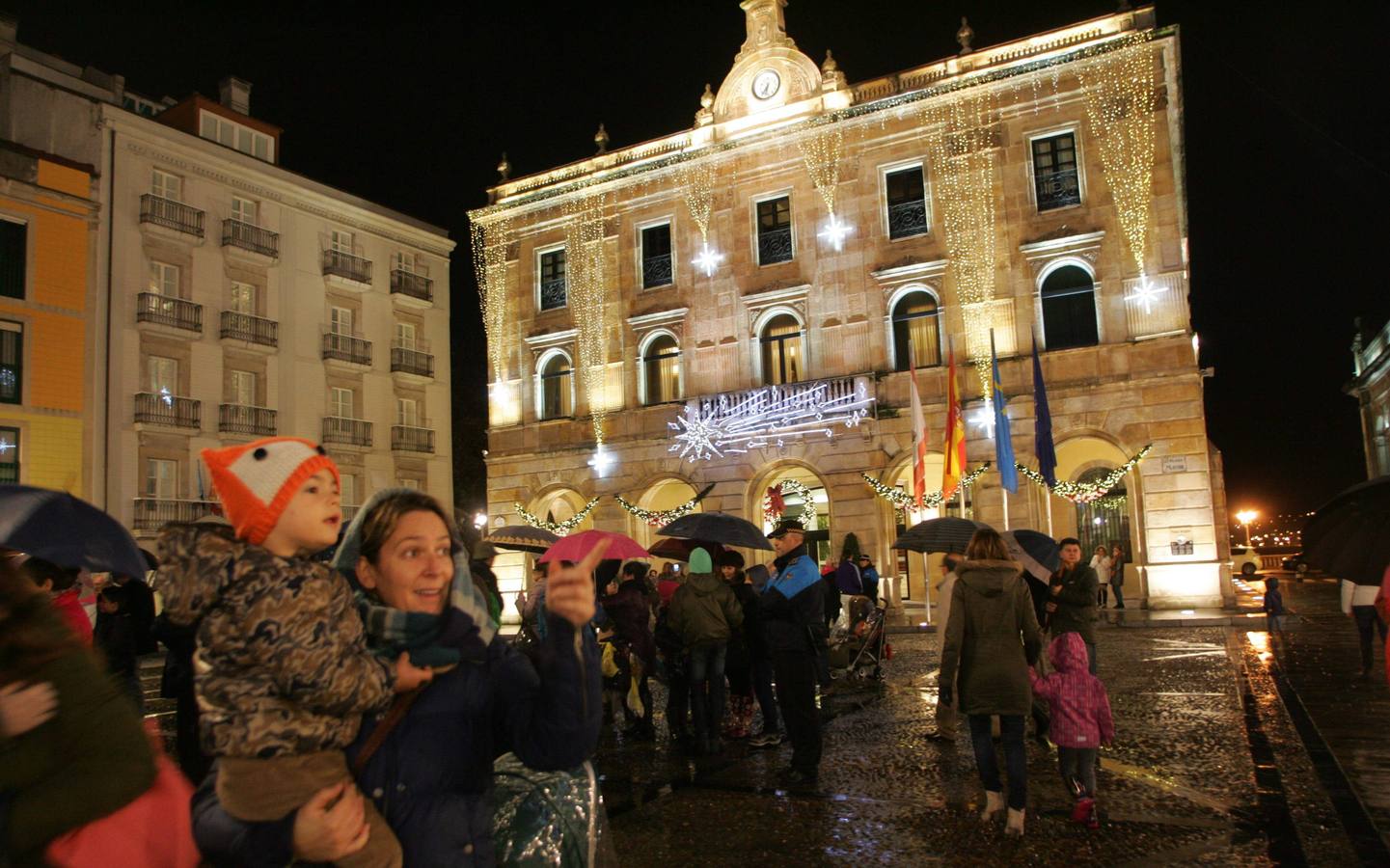 Gijón enciende la iluminación de Navidad