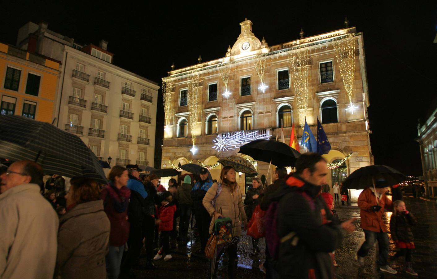 Gijón enciende la iluminación de Navidad