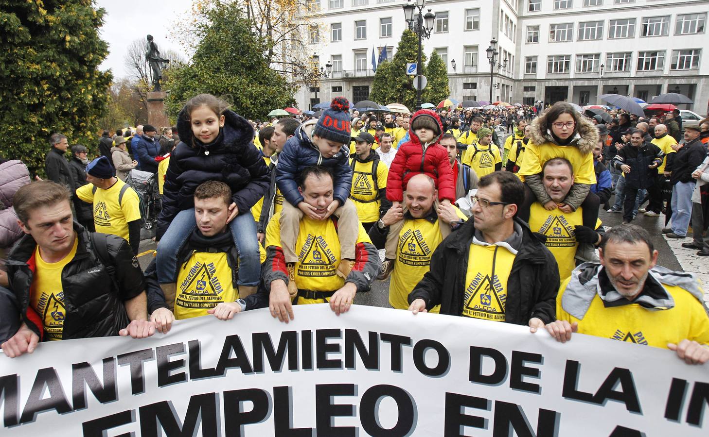 Los trabajadores de Alcoa llevan su protesta a Oviedo