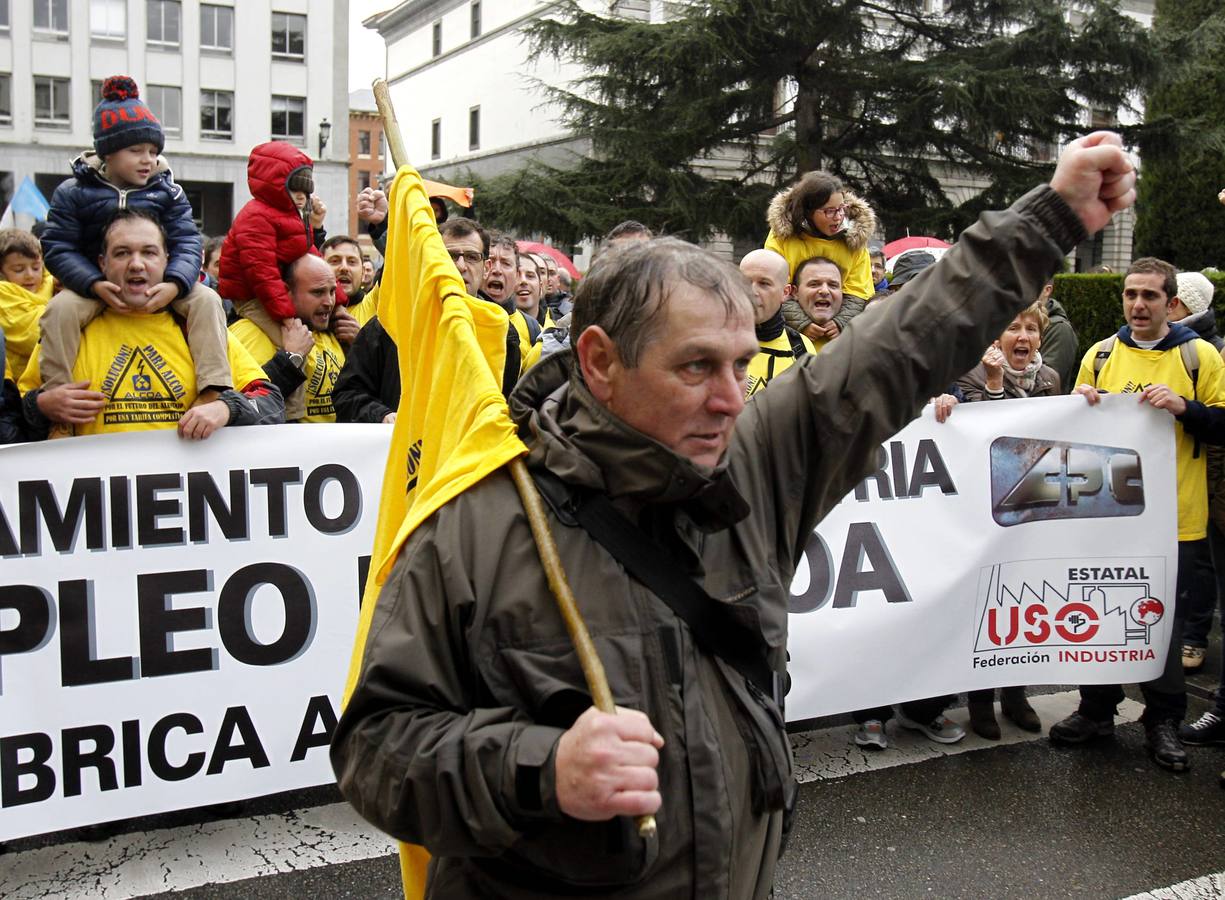 Los trabajadores de Alcoa llevan su protesta a Oviedo