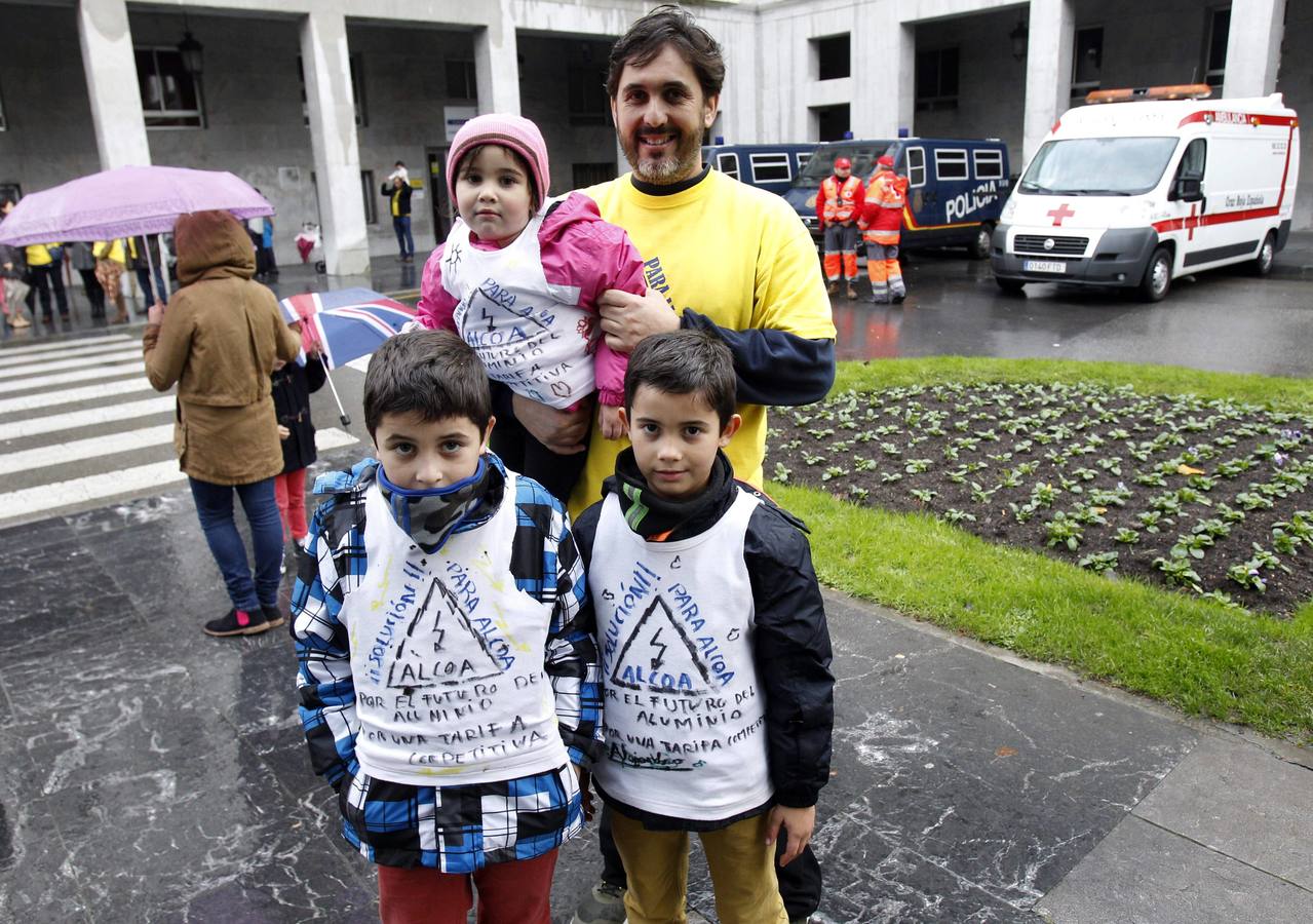Los trabajadores de Alcoa llevan su protesta a Oviedo