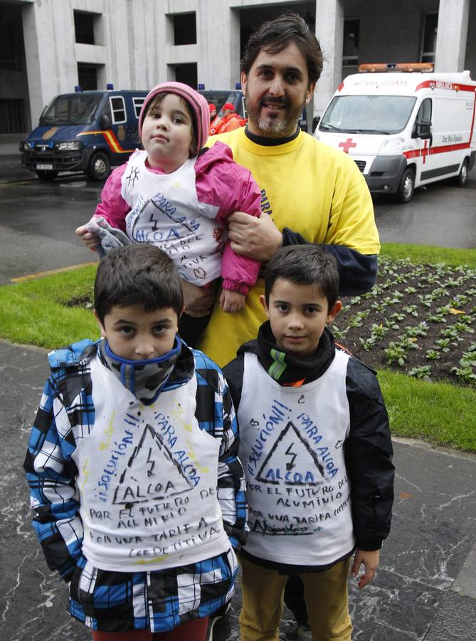 Los trabajadores de Alcoa llevan su protesta a Oviedo
