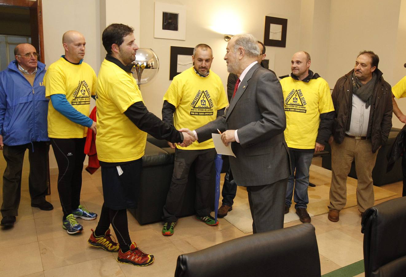 Los trabajadores de Alcoa llevan su protesta a Oviedo