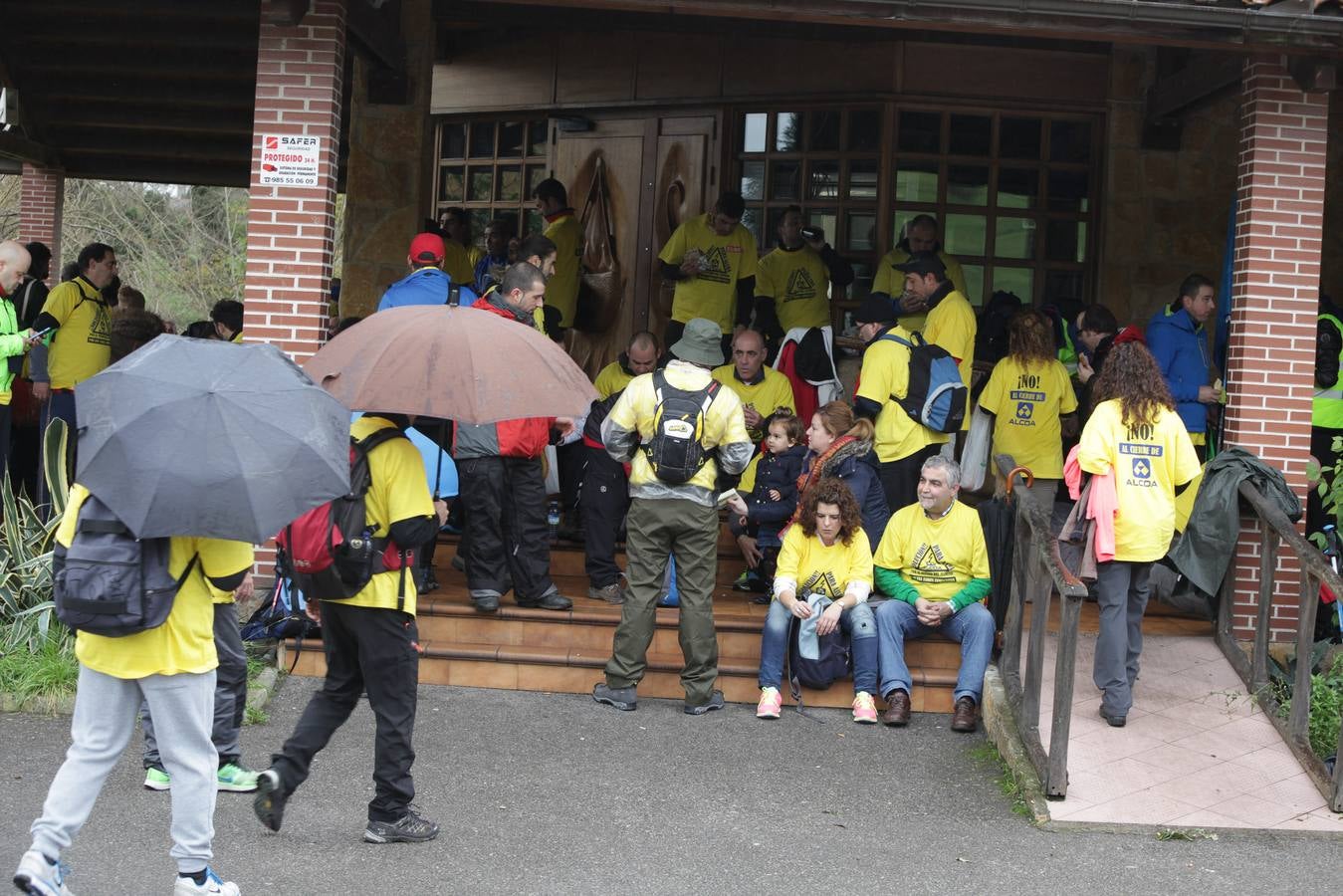 Los trabajadores de Alcoa marchan a Oviedo en defensa de sus empleos