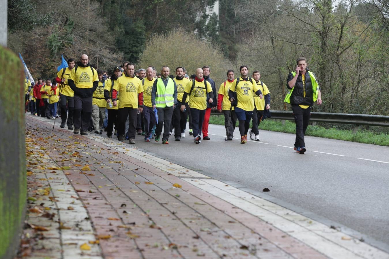 Los trabajadores de Alcoa marchan a Oviedo en defensa de sus empleos