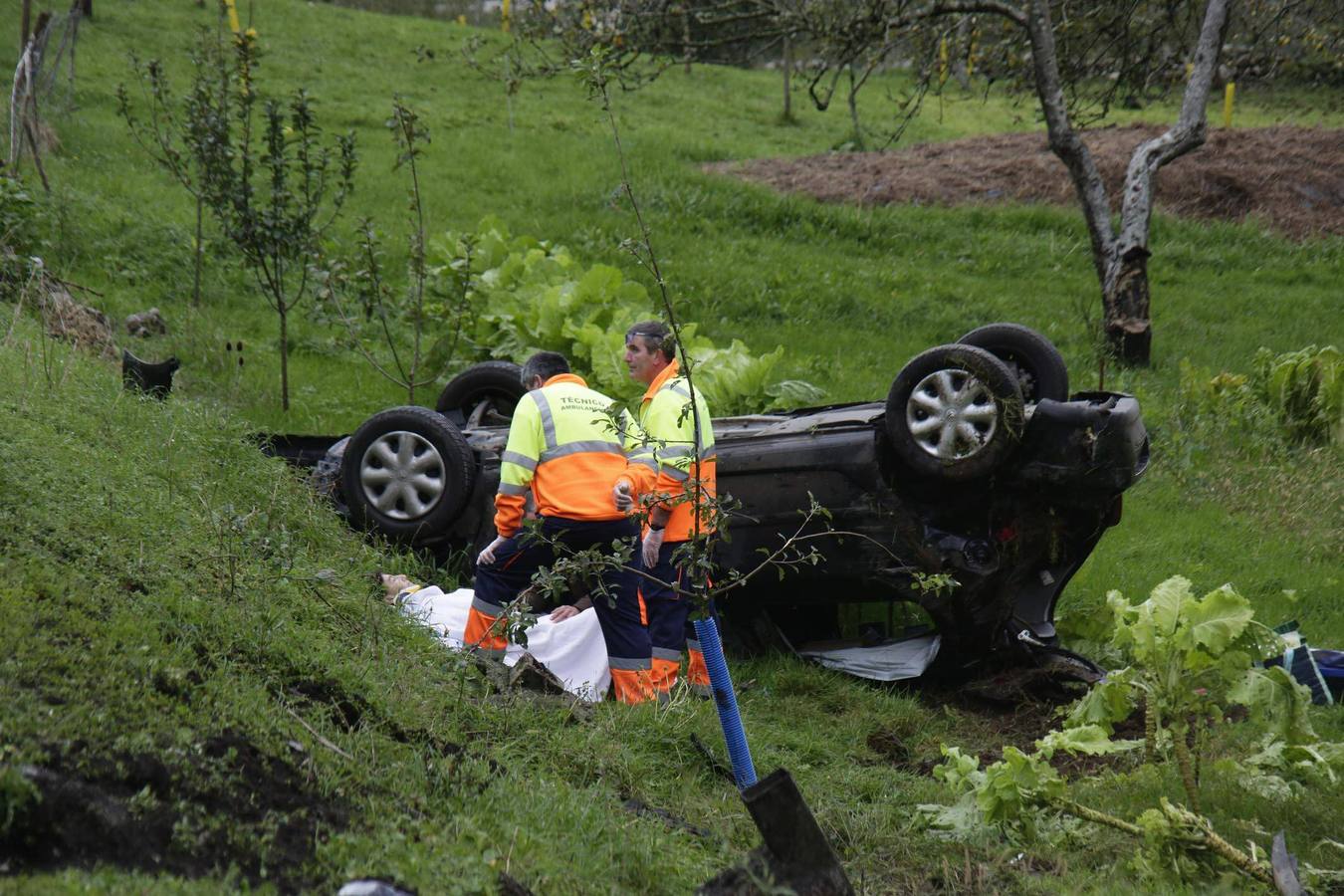 Espectacular accidente en Cangas de Onís