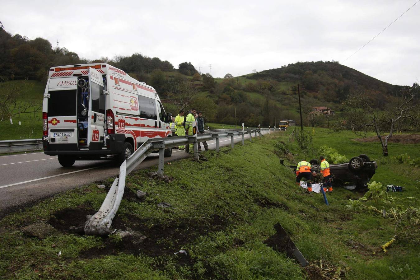 Espectacular accidente en Cangas de Onís