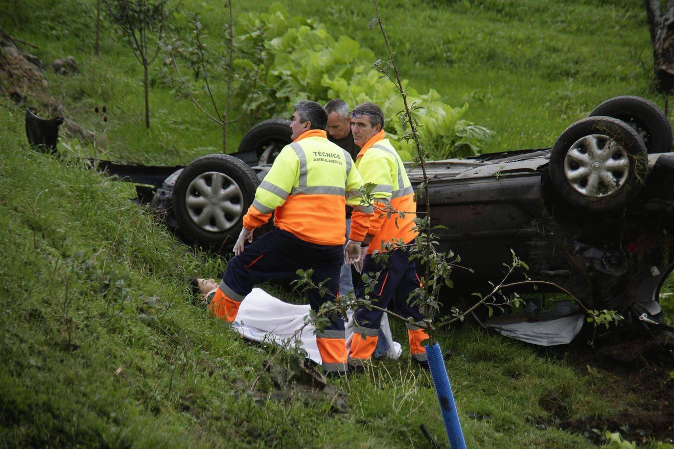 Espectacular accidente en Cangas de Onís