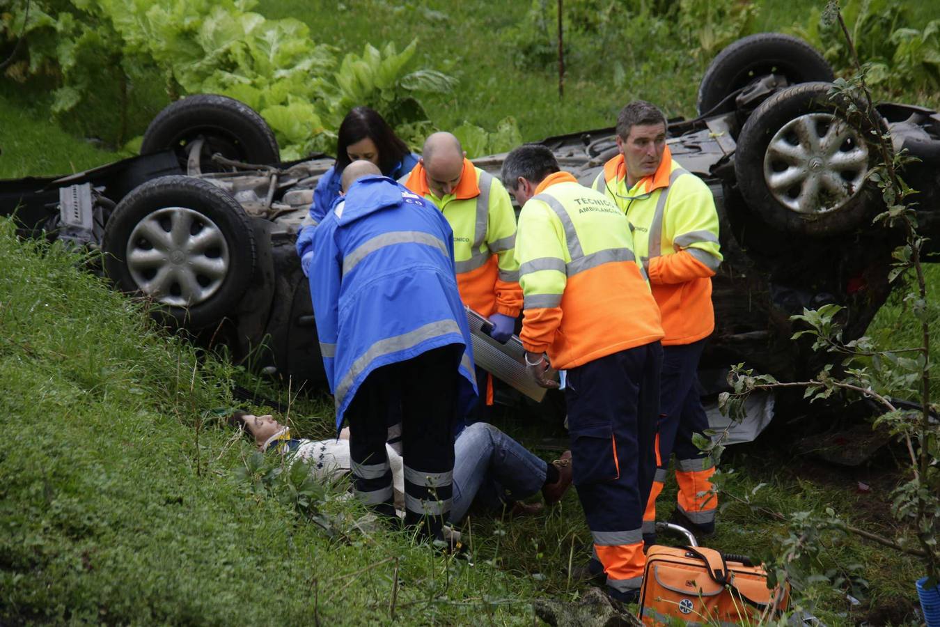 Espectacular accidente en Cangas de Onís