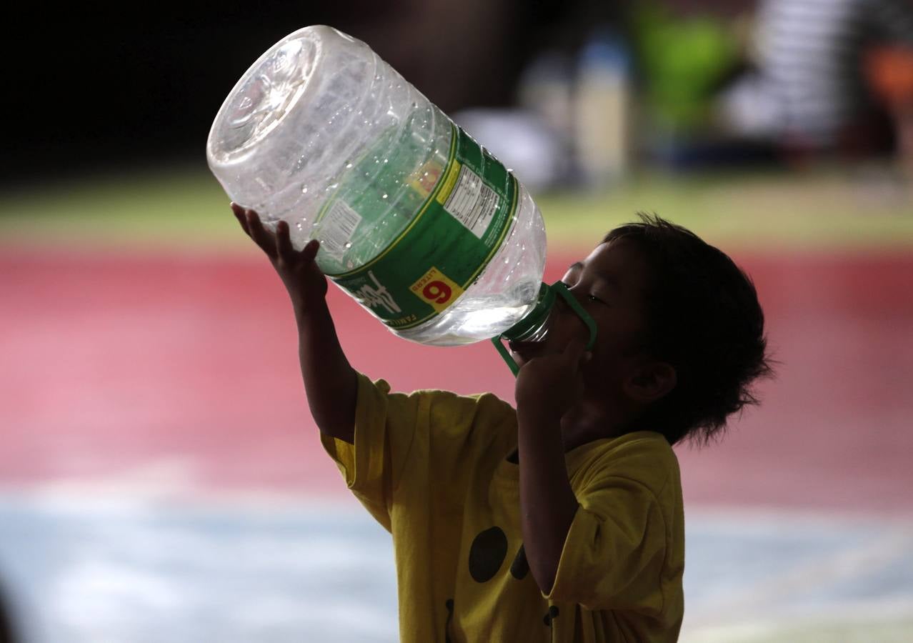 El tifón Hagupit deja 27 muertos y miles de desplazados en Filipinas