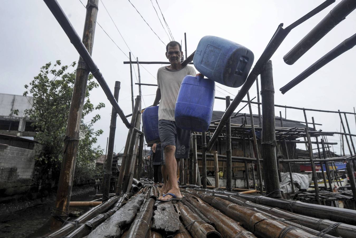 El tifón Hagupit deja 27 muertos y miles de desplazados en Filipinas