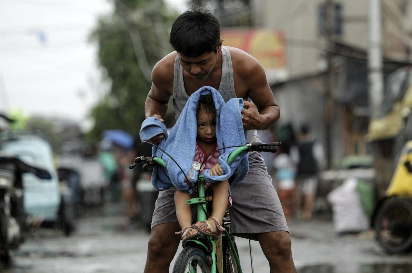 El tifón Hagupit deja 27 muertos y miles de desplazados en Filipinas