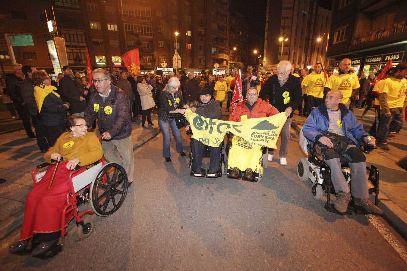 Multitudinaria manifestación en Avilés contra el cierre de Alcoa