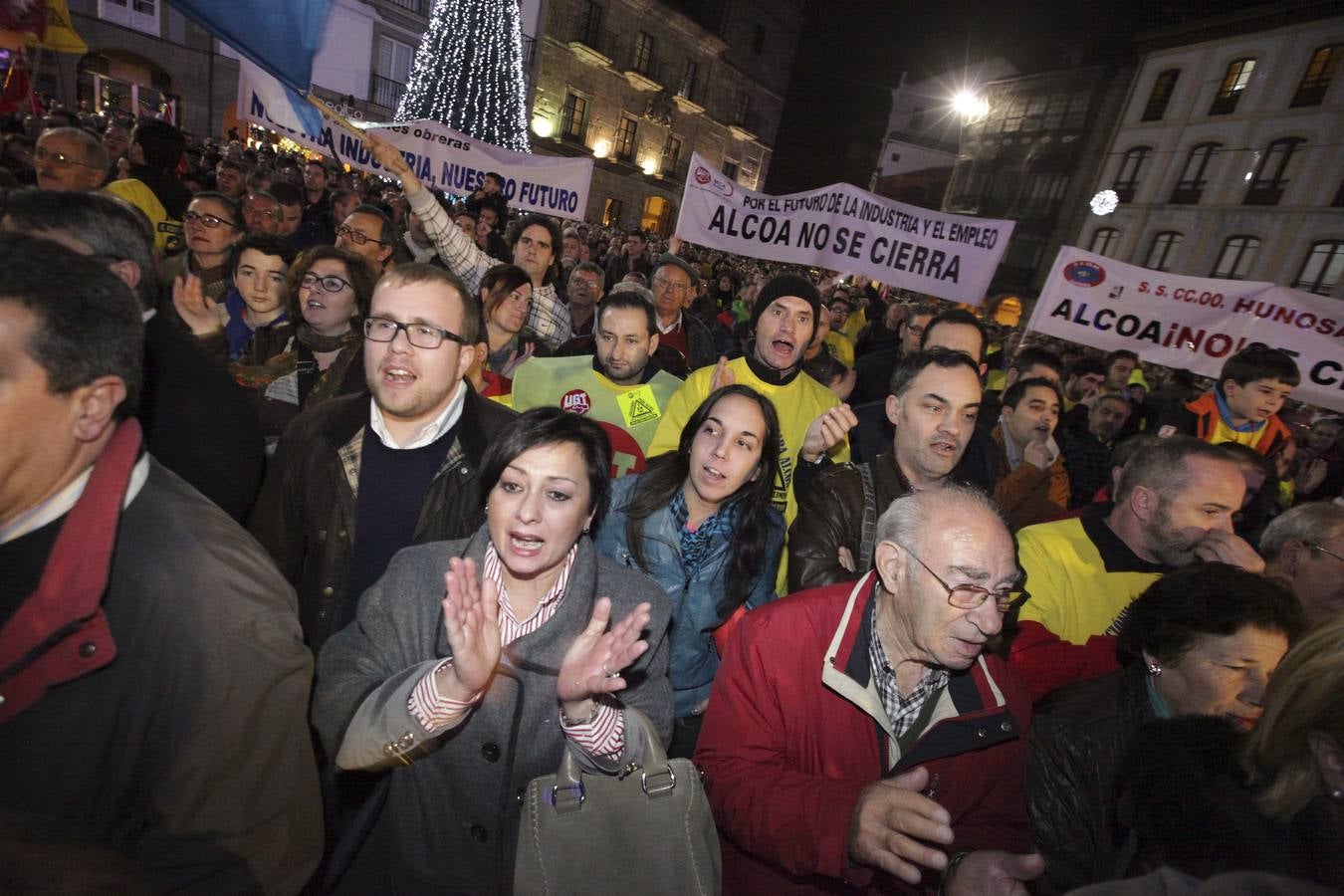 Multitudinaria manifestación en Avilés contra el cierre de Alcoa